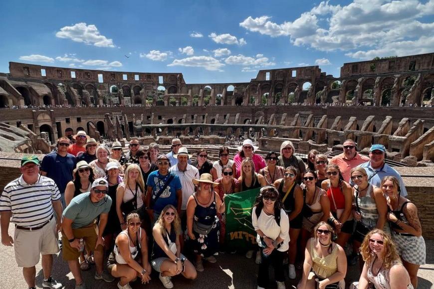 a large group of tiffin university members in rome italy